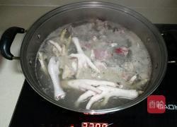 茶树菇排骨鸡爪汤的做法图解2