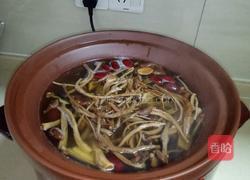 茶树菇排骨鸡爪汤的做法图解7