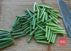 蒜苔炒腊肉的做法图解3