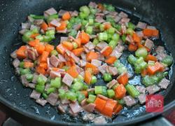 杂蔬火腿蛋炒饭的做法图解8