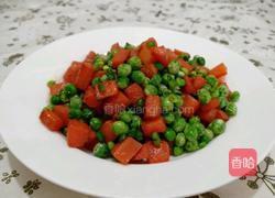 豌豆炒胡萝卜的做法图解1