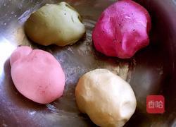彩色水饺(猪肉蒜苗馅)的做法图解1