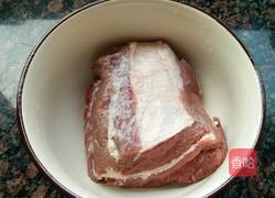 卤牛肉的做法图解1