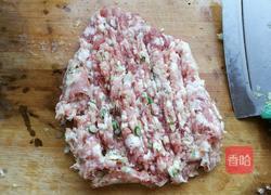 猪肉芹菜馅饺子的做法图解3