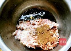 猪肉芹菜馅饺子的做法图解4