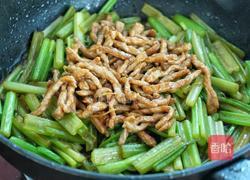 芹菜炒肉丝的做法图解11