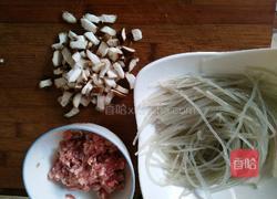 香菇肉沫粉条的做法图解1