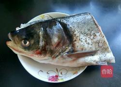 萝卜炖鱼头的做法图解2