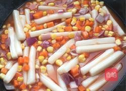 茄汁芝士炒年糕的做法图解5