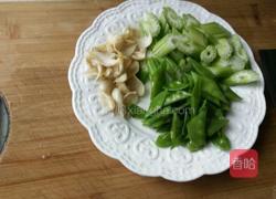 素炒杂菜丁的做法图解2