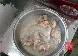 土豆炖排骨的做法图解1
