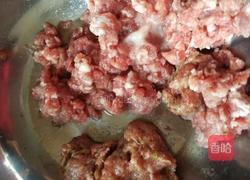 白菜包肉的做法图解1