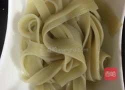 三椒炒冷面的做法图解4