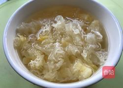 川贝冰糖炖银耳雪梨汤的做法图解2