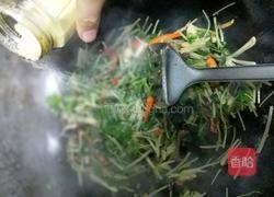 芹菜炒牛肉 的做法图解11