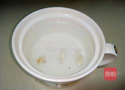 雪燕桃胶炖牛奶的做法图解2