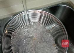 雪燕桃胶炖牛奶的做法图解4