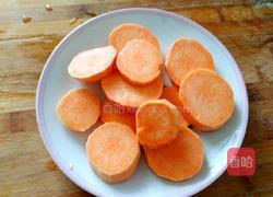 黑芝麻红薯发面饼的做法图解1