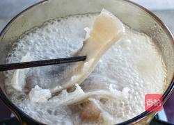 洋葱辣椒炒肉皮的做法图解2