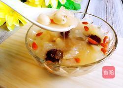 莲子银耳羹的做法图解1