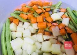 豆角土豆焖饭的做法图解1