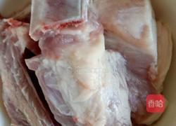 排骨炖白菜的做法图解1