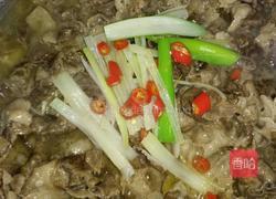 酸汤金针肥牛锅的做法图解15