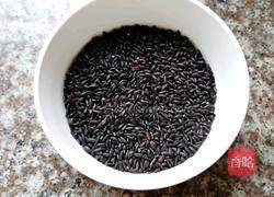 黑米小糕点的做法图解1