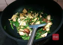 蒜苗炒鸡蛋香干的做法图解9