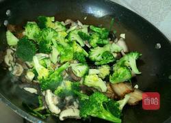 香菇西兰花的做法图解4