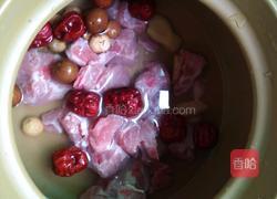 冬瓜排骨汤的做法图解1
