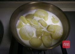 五彩奶香土豆泥的做法图解5
