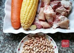 猪手花生玉米汤的做法图解1