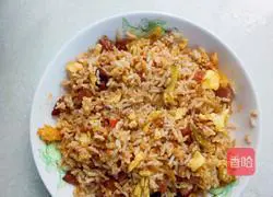Illustration of how to make sausage and egg fried rice 7