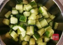 酱爆黄瓜肉丁的做法图解1