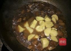 红烧肉炖土豆的做法图解10