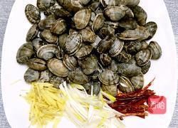 鲁菜大师蒋家常菜爆炒香辣花蛤的做法图解1