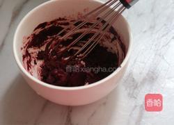 红丝绒蛋糕卷的做法图解2