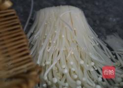 五彩金针菇卷的做法图解3