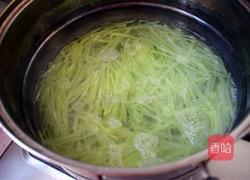 凉拌笋丝豆卷的做法图解2