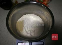 火腿圈香肠披萨的做法图解3