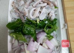 红烧鱿鱼的做法图解1