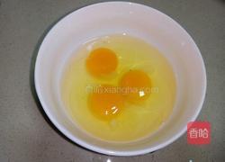 花生松仁炒蛋的做法图解1