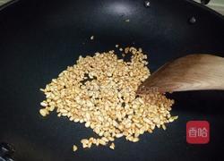 花生松仁炒蛋的做法图解4