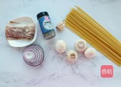 黑椒蘑菇培根炒意面的做法图解1