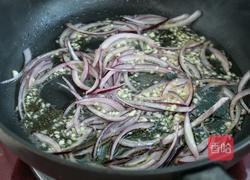 黑椒蘑菇培根炒意面的做法图解6