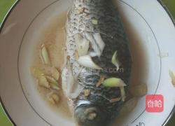 白萝卜鲫鱼汤的做法图解1