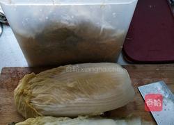 东北酸菜顿五花肉的做法图解1