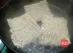 牛筋丸黑椒汁炒面的做法图解2