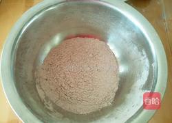 红丝绒杯子蛋糕的做法图解3